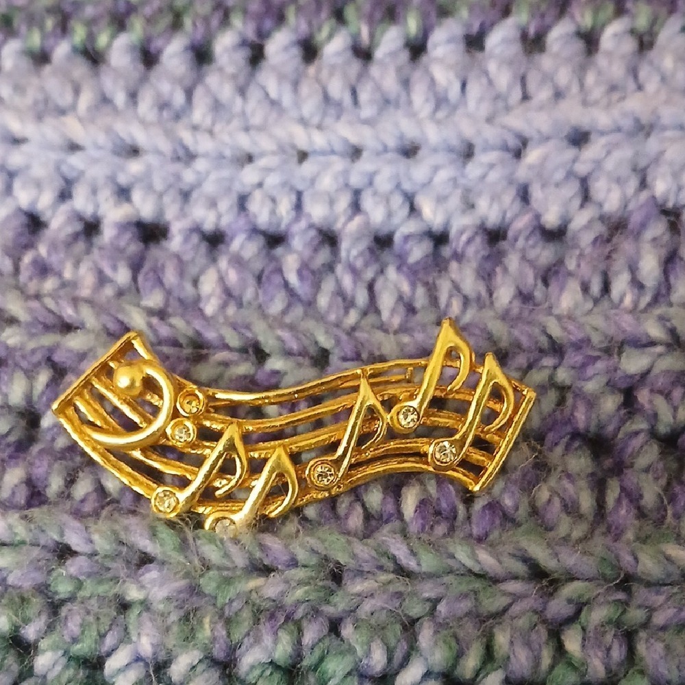 Gold Musical Note Brooch